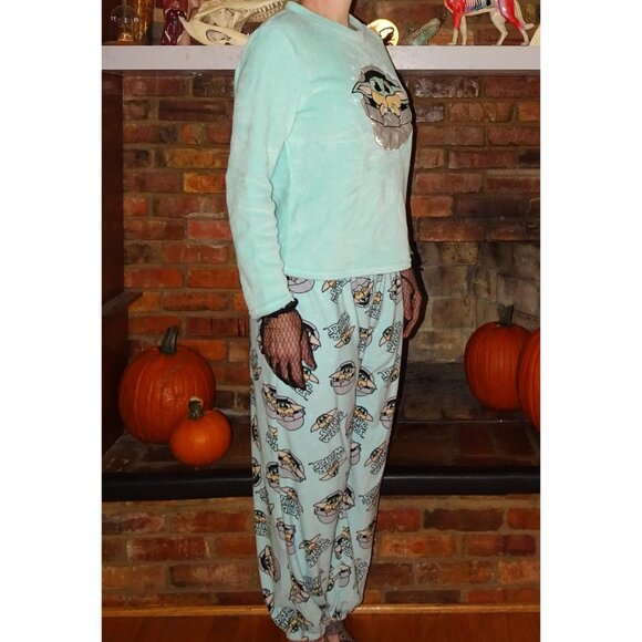 Disney Star Wars Grogu Pajama Set L pants & top Manelorian sleepwear - Picture 5 of 10